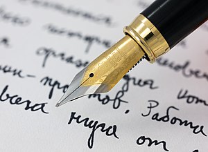 300px-Fountain_pen_writing_(literacy)